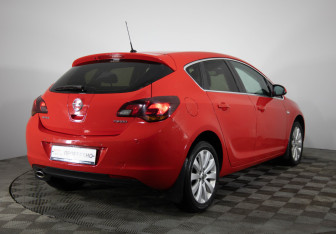 Подержанный автомобиль Opel Astra Hatchback 2012 года (5 фото)