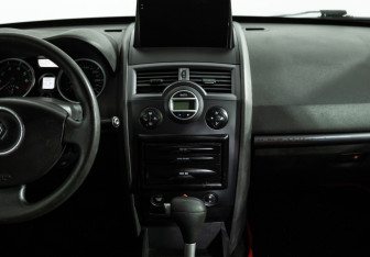 Подержанный автомобиль Renault Megane Sedan 2007 года (14 фото)