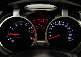 Подержанный автомобиль Nissan Juke 2012 года (15 фото)