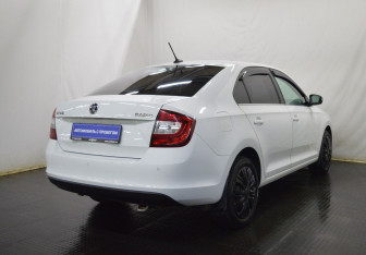 Подержанный автомобиль Skoda Rapid Liftback 2017 года (5 фото)