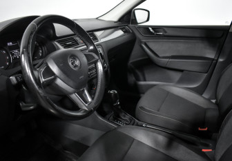 Подержанный автомобиль Skoda Rapid Liftback 2014 года (9 фото)
