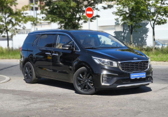 Подержанный автомобиль Kia Carnival 2018 года (8 фото)