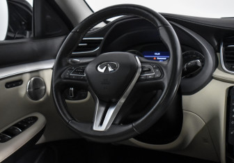 Подержанный автомобиль Infiniti QX50 2019 года (16 фото)