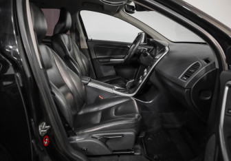 Подержанный автомобиль Volvo XC60 2016 года (21 фото)