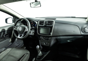 Подержанный автомобиль Renault Sandero 2020 года (9 фото)
