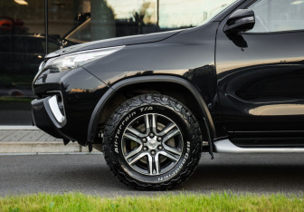 Подержанный автомобиль Toyota Fortuner 2019 года (10 фото)