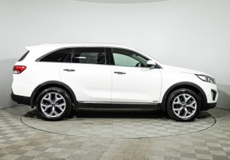 Подержанный автомобиль Kia Sorento 2016 года (4 фото)