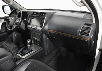 Подержанный автомобиль Toyota Land Cruiser Prado 2021 года (12 фото)