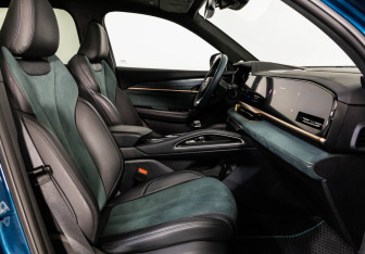 Подержанный автомобиль Geely Monjaro 2023 года (26 фото)