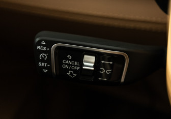 Подержанный автомобиль Hongqi H9 2023 года (18 фото)