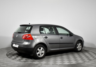 Подержанный автомобиль Volkswagen Golf Hatchback 2007 года (5 фото)