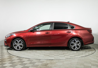 Подержанный автомобиль Kia Cerato Sedan 2019 года (8 фото)