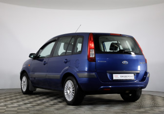 Подержанный автомобиль Ford Fusion 2008 года (7 фото)