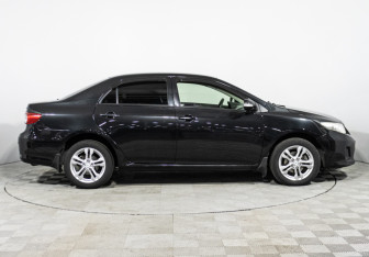 Подержанный автомобиль Toyota Corolla Sedan 2011 года (4 фото)