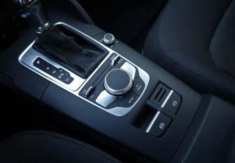 Подержанный автомобиль Audi A3 Sedan 2017 года (20 фото)