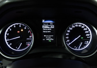 Подержанный автомобиль Toyota Camry Sedan 2019 года (12 фото)
