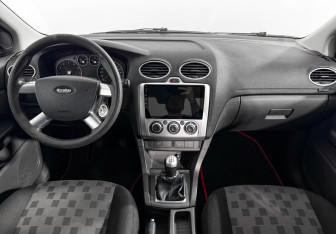 Подержанный автомобиль Ford Focus Sedan 2006 года (15 фото)