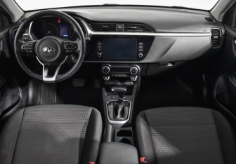 Подержанный автомобиль Kia Rio Hatchback 2021 года (13 фото)