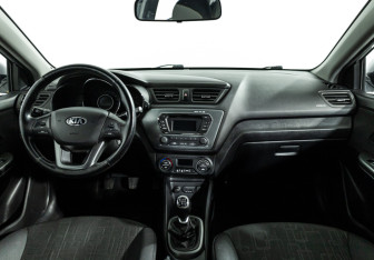Подержанный автомобиль Kia Rio Sedan 2015 года (13 фото)