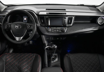 Подержанный автомобиль Toyota RAV4 2017 года (19 фото)