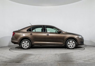 Подержанный автомобиль Skoda Rapid Liftback 2019 года (4 фото)