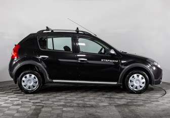 Подержанный автомобиль Renault Sandero 2012 года (4 фото)