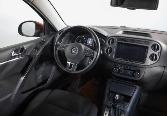 Подержанный автомобиль Volkswagen Tiguan 2011 года (8 фото)