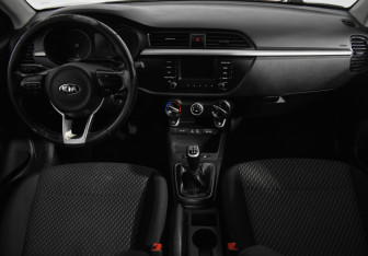 Подержанный автомобиль Kia Rio Sedan 2017 года (13 фото)