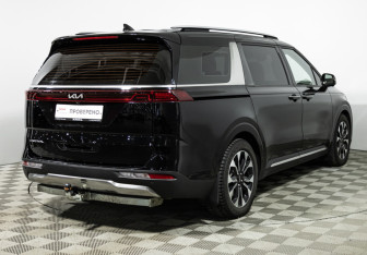 Подержанный автомобиль Kia Carnival 2022 года (5 фото)