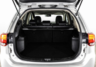 Подержанный автомобиль Mitsubishi Outlander 2015 года (22 фото)