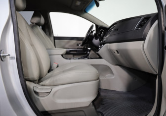 Подержанный автомобиль Kia Carnival 2018 года (24 фото)