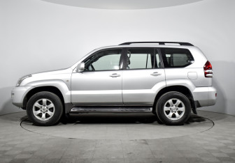 Подержанный автомобиль Toyota Land Cruiser Prado 2008 года (8 фото)