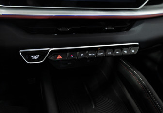 Подержанный автомобиль Geely Coolray 2023 года (17 фото)