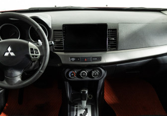 Подержанный автомобиль Mitsubishi Lancer Sedan 2012 года (14 фото)