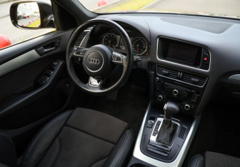 Подержанный автомобиль Audi Q5 2015 года (10 фото)