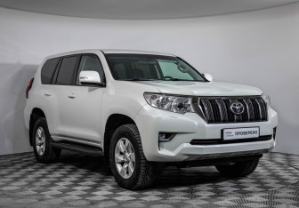 Подержанный автомобиль Toyota Land Cruiser Prado 2020 года (3 фото)