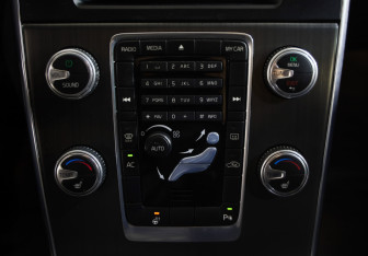 Подержанный автомобиль Volvo S60 2014 года (15 фото)