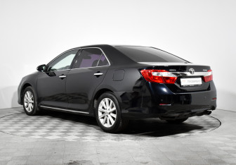 Подержанный автомобиль Toyota Camry Sedan 2013 года (7 фото)