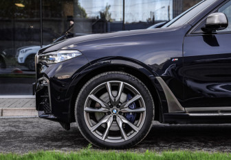 Подержанный автомобиль BMW X7 2019 года (10 фото)