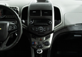 Подержанный автомобиль Chevrolet Aveo Sedan 2014 года (14 фото)