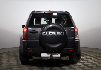 Подержанный автомобиль Suzuki Grand Vitara 2011 года (6 фото)