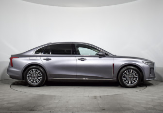 Подержанный автомобиль Hongqi H5 2023 года (4 фото)