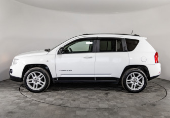 Подержанный автомобиль Jeep Compass 2012 года (8 фото)