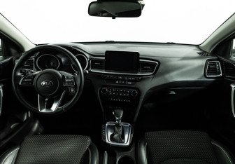 Подержанный автомобиль Kia Ceed Hatchback 2018 года (13 фото)