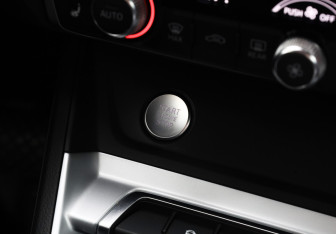 Подержанный автомобиль Audi Q3 2019 года (23 фото)