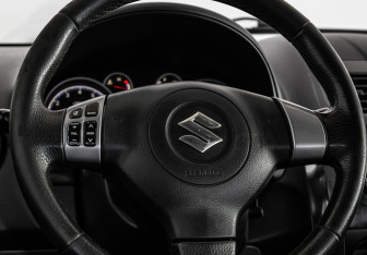 Подержанный автомобиль Suzuki SX4 Hatchback 2011 года (11 фото)