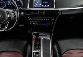 Подержанный автомобиль Kia Optima Sedan 2018 года (8 фото)