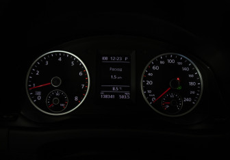 Подержанный автомобиль Volkswagen Tiguan 2015 года (15 фото)