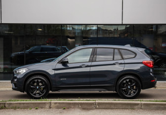 Подержанный автомобиль BMW X1 2016 года (10 фото)