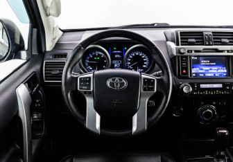 Подержанный автомобиль Toyota Land Cruiser Prado 2016 года (11 фото)